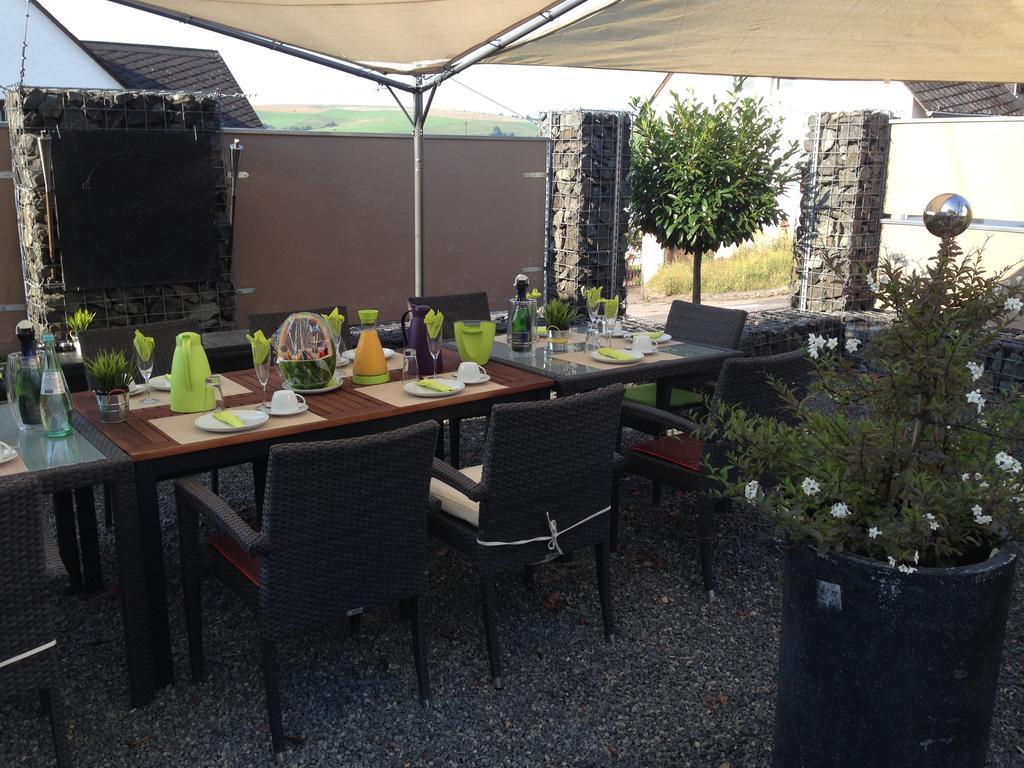 Wohnraum Hotel & Gaestehaus Gusterath エクステリア 写真