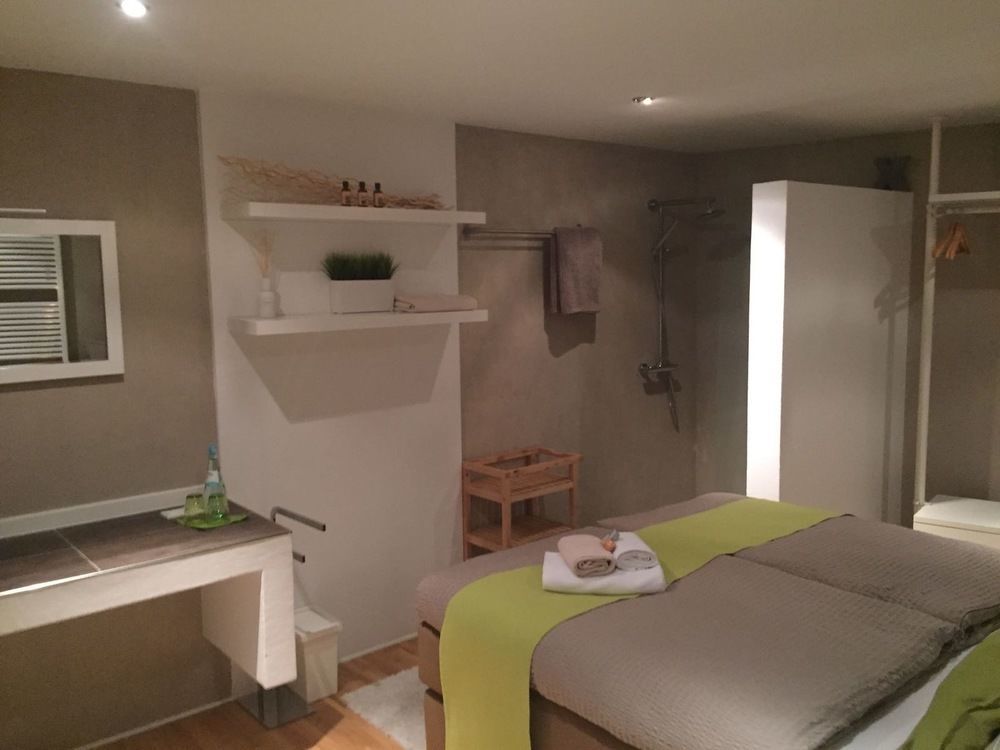 Wohnraum Hotel & Gaestehaus Gusterath エクステリア 写真