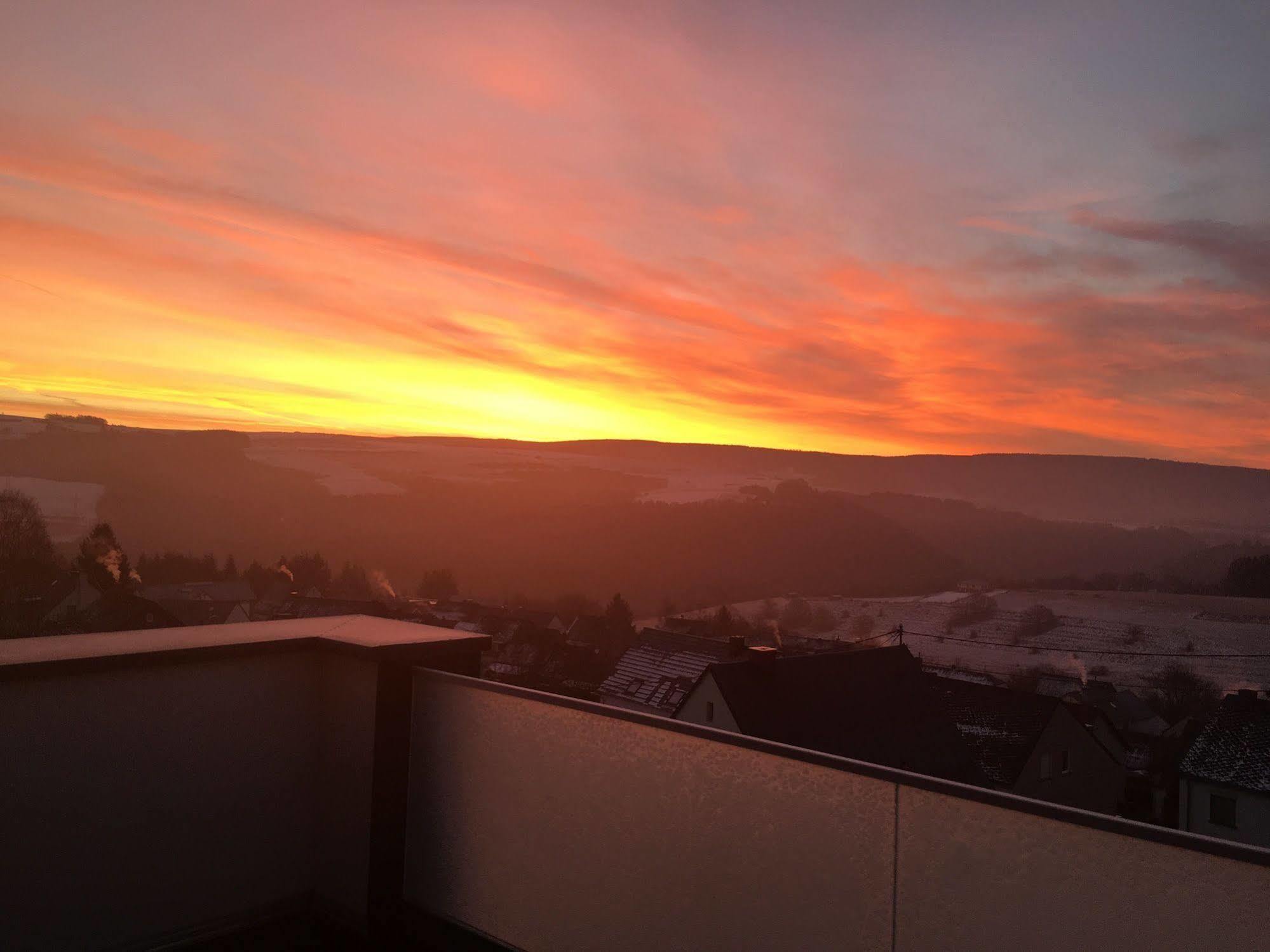 Wohnraum Hotel & Gaestehaus Gusterath エクステリア 写真